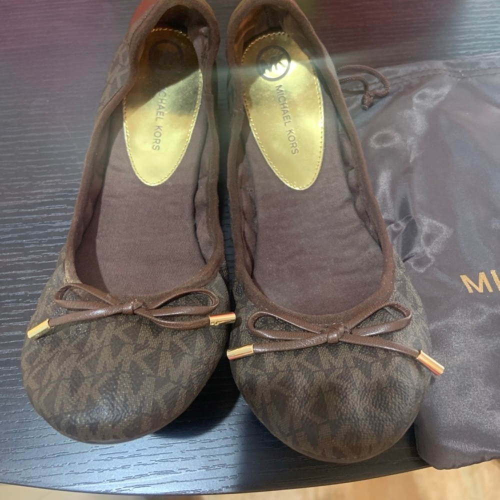 Michael Kors - Ballet Brown - Never worn box and dust bag included.